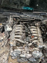 عندي محرك v12 يعني ١٢ سلندر مضبوط مابيهة اي شي عندي غراض تبريد  ٠٧٧١٩٠...
