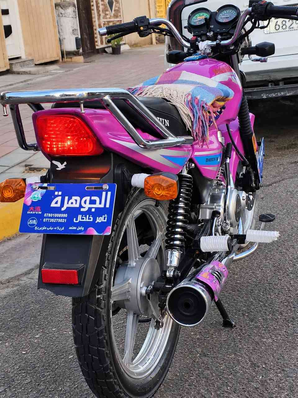 دايون عضم بنفسجي ثامر خلخال
موديل 23 طالعة ب 25 
النضافة كدامك ماعايزه برغي 
اوراق اصولي وشرط جديدات
الدراجة نضيفة واحلة من الصورة 
مكاني كربلاء 
السعر 1650 وبيها مجال 
اتصل وبيك خير وتدلل ***********

نص مكتوب في الصور:
- الجوهرة
- ثامر خاخل
- ***********
- ***********
- وكيل معتمد كريلاء- باب ملوبريح