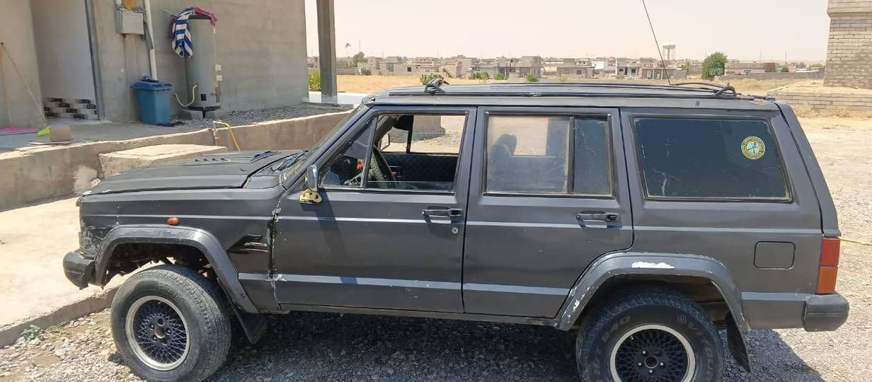جيب شيروكي شخاطه فحص نينوى شرط التحويل شرعيها بلموصل محركها وكيرها الاصلي محور كابريته 
السعر 15$وبيها مجال قليل
***********
*********** موصل, نينوى
