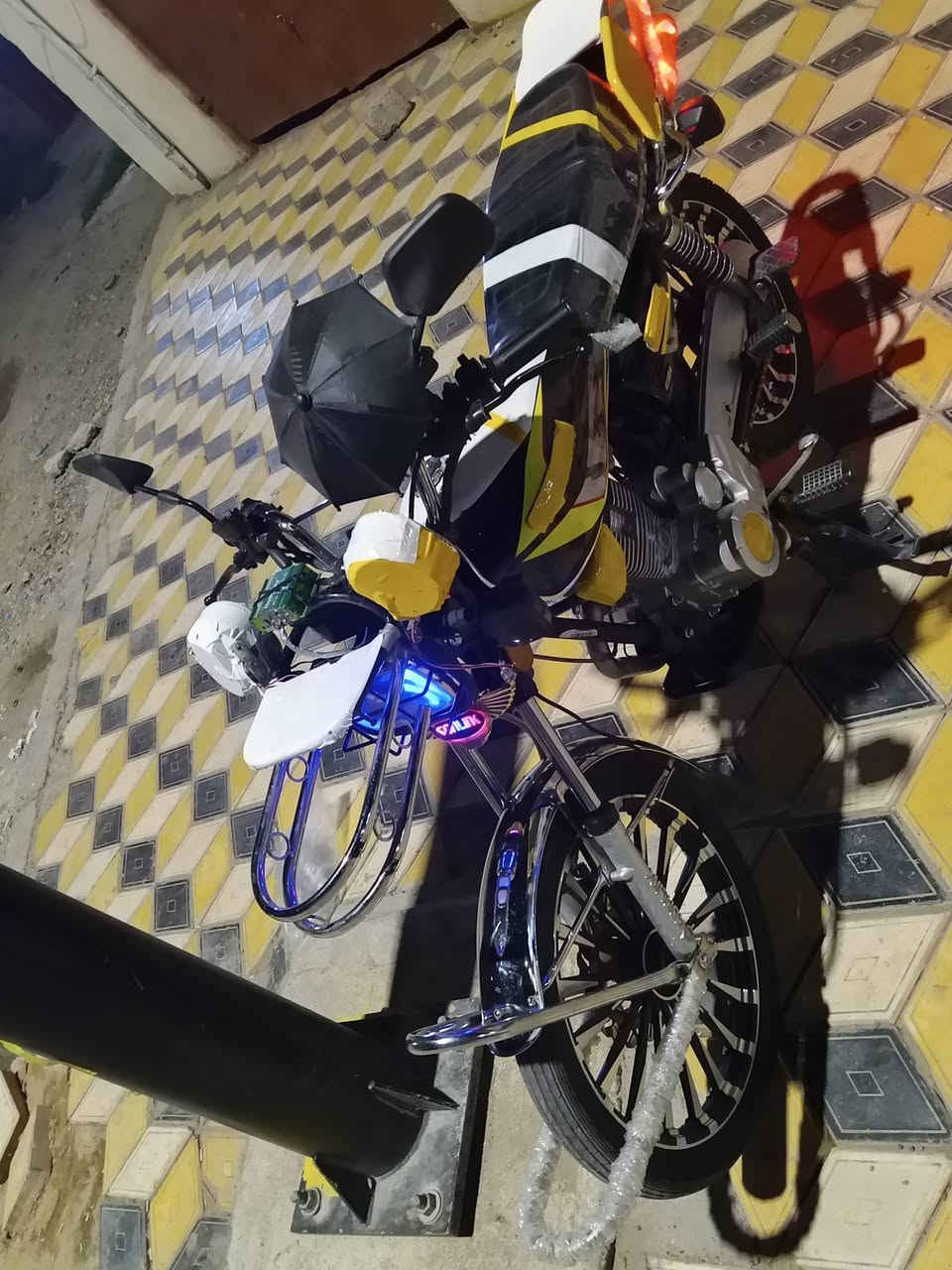 السلام عليكم
سيفان 24 
لون اسود 
محرك150cc
شرط كير محرك بلادي ممفتوح 
وياله عدله شرط تواير جدد 
موطور مال جناي 
مكانو صلاح الدين بيجي المزرعة 
السعر725وبي مجال 
رقم هاتف***********
