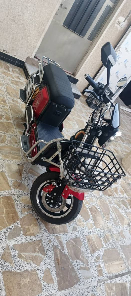 موطور شحن البيع 
نضيف بطاريات جداد 
750 بيه مجال بسيط
‏‪***********‬‏
