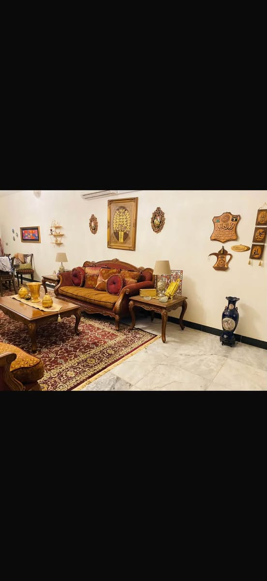 💸للبيع دار بسعر  ارض المساحه( 240 ) متر

📍الموقع -حي البنوك - " محله 319 

🚦 شارع 15.  مع رصيف 4 م

📐المساحه الكليه ( 240 ) متر 

➡️الواجهه.         8 متر
↔️النزال.           30 متر

✋🏼يحتوي مدخلين  

5 نوم  + 5 حمامات + حديقه وكراج 
سنه البناء 2011 

📍موقع مميز جدا  

💥السالم للعقار 💥
🚪بغداد حي البنوك شارع الكنيسه 

📞للاستفسار: *********** 📞

المكتب مجاز رسمياً من قبل غرفة تجاره بغداد
ووكيل منصة عقاري- استثمر بأمان 
نستقبل جميع عروضكم السكنيه والتجارية
