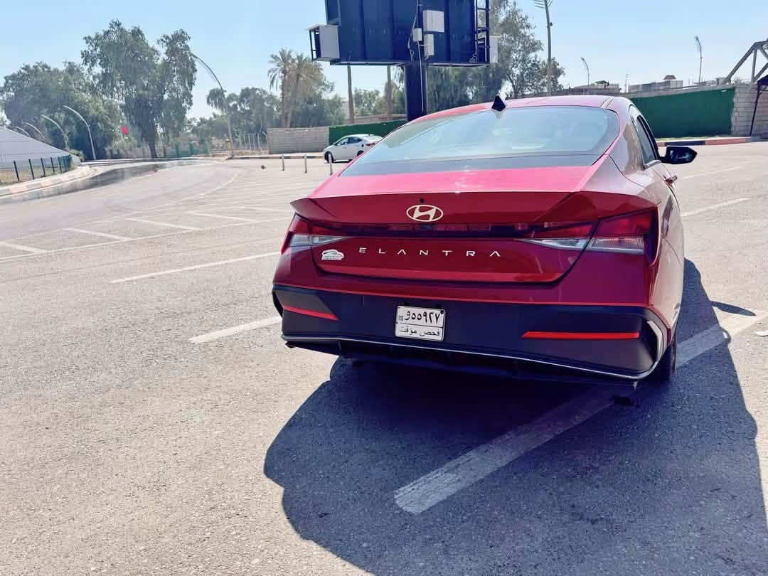 🚗 للبيع: هونداي إلنترا 2024 وارد أمريكي 🚗
المواصفات والتفاصيل:

 الموديل: 2024

 اللون الخارجي: ماروني

 الممشى (العداد): 8,747 ميل فقط

داخلها اسود طافي 

شاشة لمس تدعم أبل كاربلاي (Apple CarPlay) وأندرويد أوتو مع بلوتوث ونظام صوتي مميز

 العدادات: شاشة ديجيتال بالكامل

 أنظمة الأمان والمساعدة: رادار تحديد مسار نظام تنبيه الخروج عن 

المسار مثبت سرعة وكاميرا خلفية مع خطوط توجيهية

 المميزات الإضافية: حساس قراءة ضغط الإطارات (TPMS) نظام توفير 

الوقود (ECO Drive Mode) تحكم كامل من الاستيرن (MFS)، وفتحات تكييف ممتازة

حادثها   جامرلك  او ربع البنيد انصبغ او ايرباك استيرن بس 

عنوان السيارة : ديالى بعقوبة 

سعرها 135. بدون رقم 

***********
