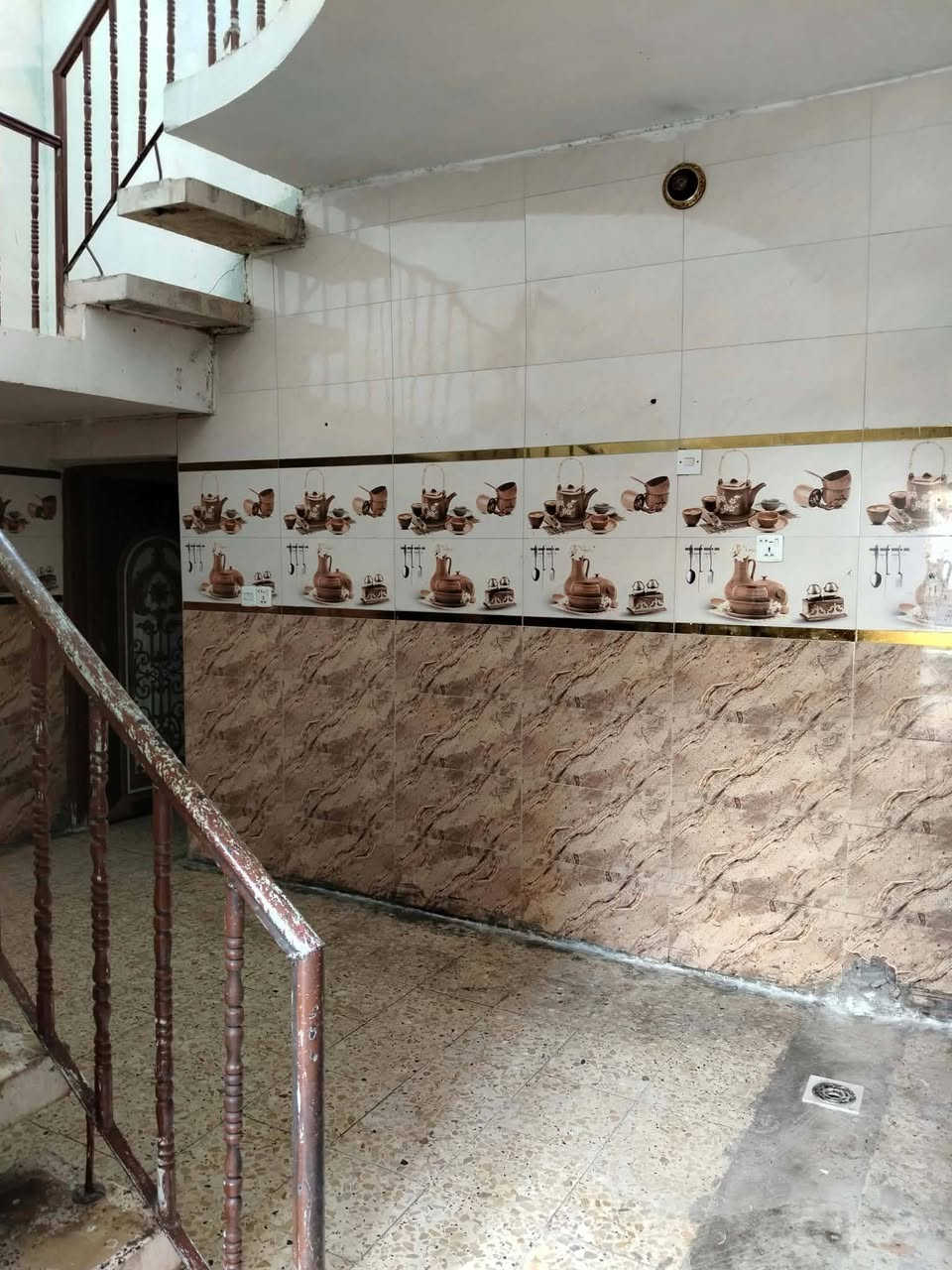 سلام عليكم بيت طابو للبيع بسكلات سعرة 55طابق واحد ميه متر اي استفسار علرقم ***********
