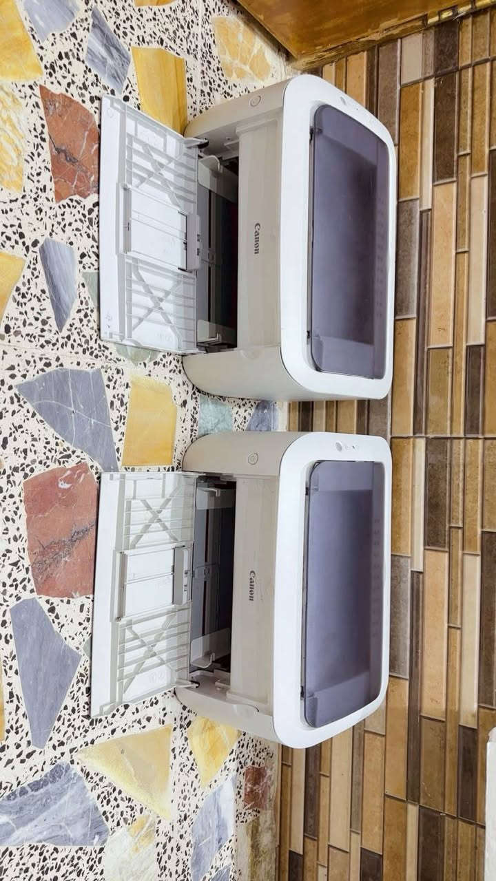 طابعتين كانون LBP6030 وحده بيها وايفاي والثانيه ما بيها الكاترج باودر سعره 10 الف يطبع 2000 نسخه سعره ٨ الف وتطبع 20 نسخه بل دقيقه تطبع من الموبايل والحاسبه نظيفه مال بيت
***********
بغداد الشعب
