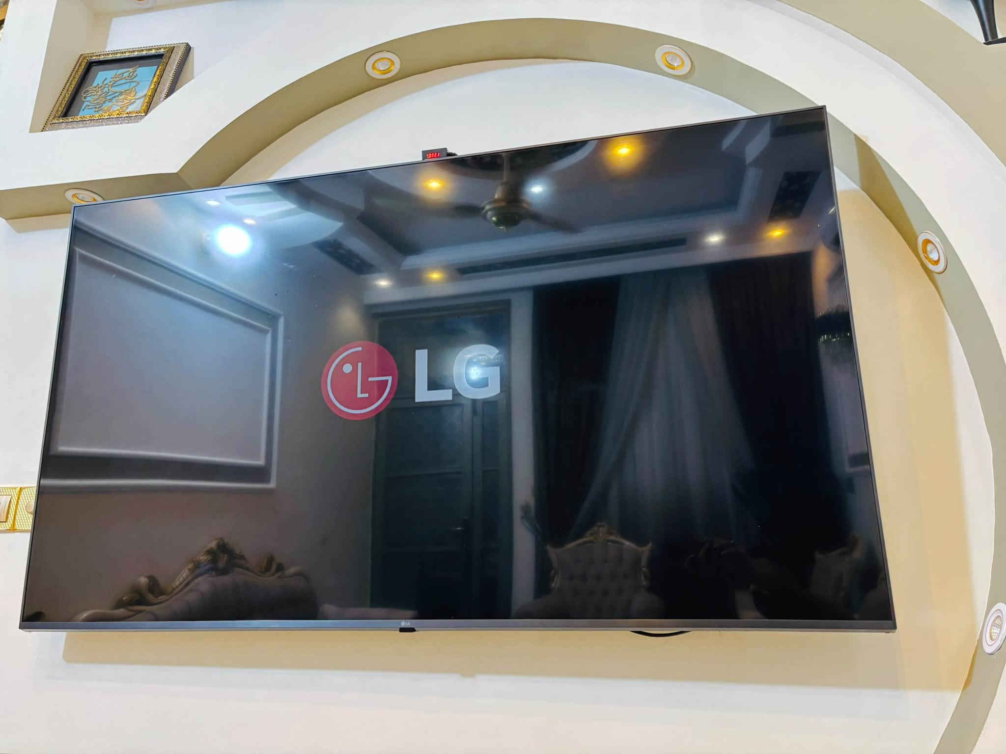 شاشة LG سمارت حجم 65 بوصه 4K (Crystal UHD) نظيفة جداً للبيع استخدم قليل صناعه حديث مصري لااصلي ويضا منزل بلمنشور اليبل 
   "  UHD ذكية (Smart TV) موديل حديث (CU8000). موديل حديث معروفه مواصفاتهه
• المواصفات: دقة عالية جداً 4K Ultra HD، تدعم الإنترنت، الواي فاي، وتطبيقات (يوتيوب، نتفلكس، وغيرها)، وتتميز بإطار نحيف وأنيق.
• الحالة: الشاشة نظيفة جداً وبحالة ممتازة وبدون أي عيوب أو خطوط بالصورة، الفحص والتشغيل عند المعاينة. للمعلومات سعر الجديد 1250  حاليا اريدهه 750
• العنوان بغداد م الصدر للستفسار 
• ⁠‭***********‬ فقط وتساب

نص مكتوب في الصور:
- بحث الفيديوهات المقترحة ركلات حرة لا تصدق أجمل 20 ركلة حرة في موسم 2026 8:09 أذان المغرب من العتبتين المقدستين بث مباشر بث مباشر كربلاء بث مباشر اذان المغرب من العتبة الحسينية والعباسية المقدسة | 22 ربيع الآخر | Karbala محمد عظيم | Mohamed Adem 40 ألف مشاهد حاليا أجمل 20 ركلة حرة في موسم 2026 أهداف مجنونة ومذهلة جننت المعلقين 90scopee قبل شهرين • 212 ألف مشاهدة سورة البقرة لحفظ وت أروع ما جود الشيخ | روح القرآن قبل 6 أيام • 46 ألف مشاهدة اقتراحات البث المباشر أذان المغرب من العتبتين المقدستين بث مباشر MATCH DAY