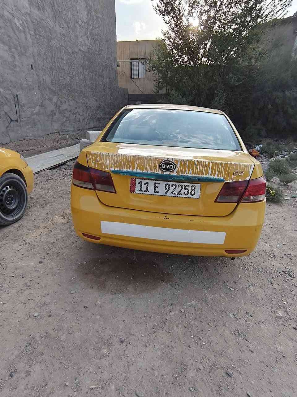 بيوايدي g3 2013 محور كورلا نحلة 1800 بيهه تنقيص (رنكات) والباب مضروب مثل ما موضح بالصور وبيهه ضربة بالجاملغ خفيفه
السياره مصبوغه عام يرادله ترتيب السياره باسمي 
مصفرة هيئة وغرامات 
رقم بغداد 
مكانهه بغداد ابو غريب 
السعر 36 وبيهه مجال بسيط
*********** واتساب فقط

