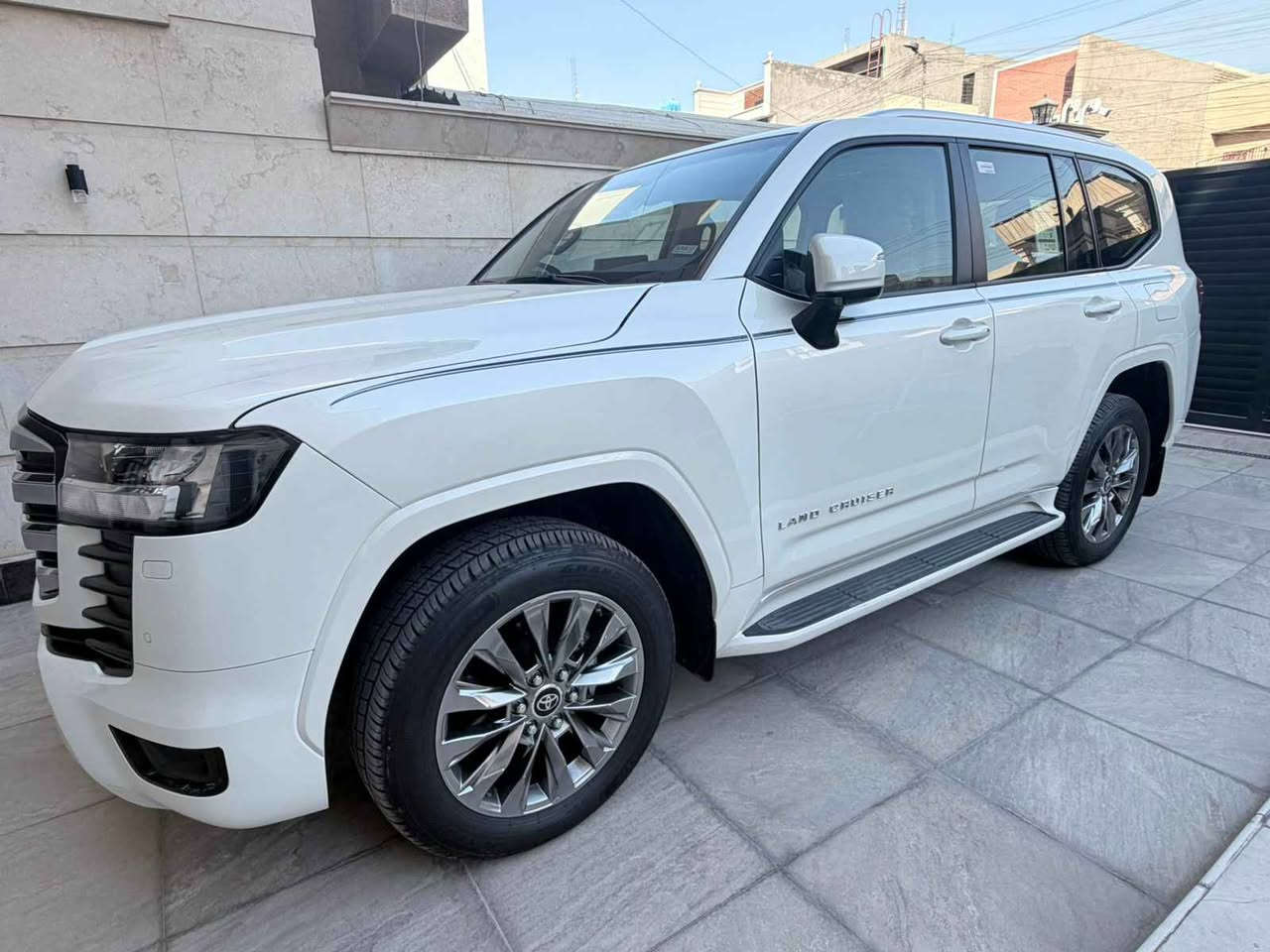 سيارة لاندكروز موديل ٢٤ 
ساز
ماشية ١١ الف واربعه وعشرين
ام الضمان

اي عيب مابيها 
السعر:
٦٨.٥٠٠ 
 
*********** بغداد, العراق
