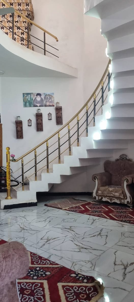 🧿للبيع بيت طابو صوب بني ركاب منطقة شياع 🧿
موقع تجاري على الشارع الرئيسي   قرب الجسر الجديد........ 
 المساحة: 253متر واجهه 11نزال 23 
🏢  بناء درجة أولى
 طابوق وسقف مسلح (كونكريت)
🔹 الطابق الأرضي: 🧿
غرفتين نوم
صالة
استقبال
مطبخ حار وبارد 
حمام داخلي
مجموعه صحيات خارجية حديقه خارجيه امام البيت
🔹 الطابق الثاني:
  غرفتين نوم نقص بياض وسيراميك
خدمات متكاملة  🧿
📞 للاستفسار مراجعة مكتب عقارات الكرارصوب بني ركاب أو الاتصال: ***********
 *********** يتوفر وتساب
