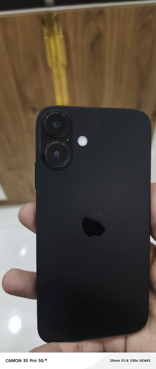 السلام عليكم
ايفون XR محور 16 بي شخط واحد يم الفلاش بضهر فقط 
مبدل بطارية وشاشة اصلية وفيس ايدي متوقف 
ذاكرة 128 
الشاشة نظيفة مابيها لوشخط ذني الفطور بلاصق 
مكالمات انترنت خط كلة شغال على الفحص 
سعرة ١٨٠ وبي مجال قليل 
مكاني بغداد العامرية 
***********
