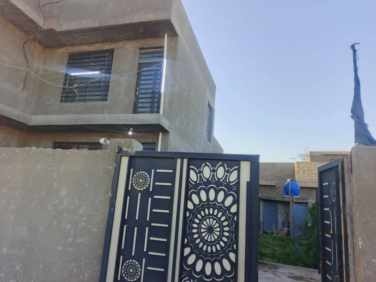 يا الله سلام عليكم يتوفر دار للبيع بناء حديث سعره 145مليون جنس الأرض ملك صرف زراعي حق التصرف مساحة 300متر ثلاث طوابق موقع مميز قرب مخازن بيت عوض الي يحب يتواصل رقم الهاتف *********** المصيب, بابل

