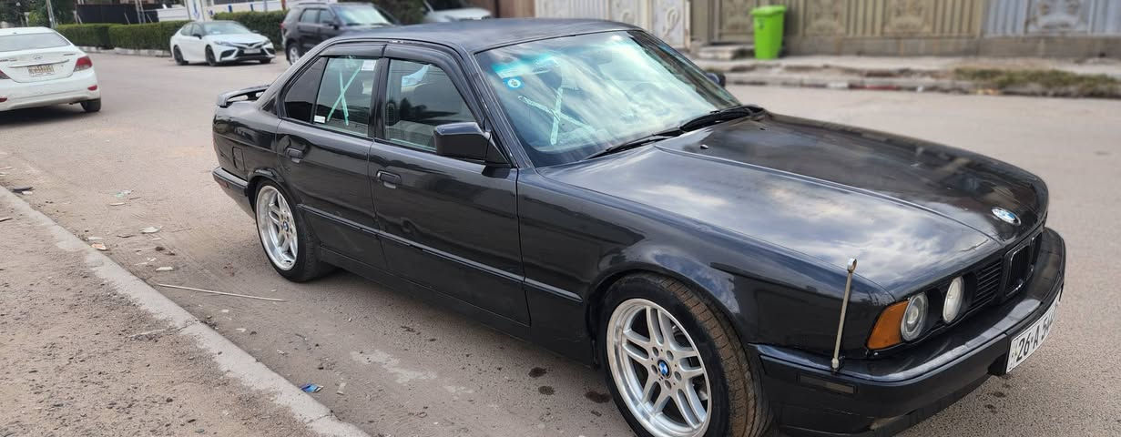 السلام عليكم ، من رخصة الادمن 
BMW 525 للبيع 
موديل 1992 , رقم انكليزي صلاح الدين  ، السيارة بأسمي شرط التحويل  ، المحرك مسكر فانوس حاوية ، ويل M 18
مصبوغة عام جمالية 
السيارة جاهزة وتبريد ، (البنيد بيه جراد) ، مكانها الفلوجة
السعر $52 وبيها مجال بسيط 
الرقم /***********
