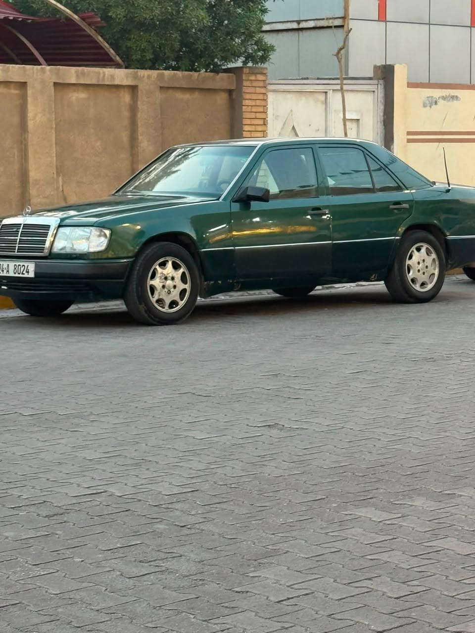 سياره مارسيدس دب موديل 86
سياره نضيفه شوف العين 
سياره بسمي مداور ثاني يوم 
محرك 3000 بطه 
غرفه جديده مبدلها بيدي 
بيها طخه شويه وره 
مكان نجف 
سعر اتصل على هاتف 📞 
*********** 
وبيكم خير وتدلون
