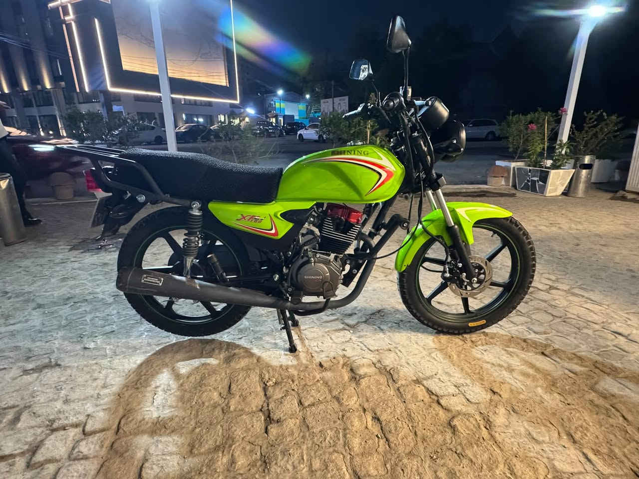 السلام عليكم اخوان…
دراجه نوع shining xf150 للبيع 

المواصفات:

موديل ٢٣ اخذتها زيرو ب٢٠٢٤ من وكيل بديالى استخدام شخصي اروح بيها للدوام وارجع ومداريها حيل…

استخدام ٣ سنين ماشيه ١٠ الف فقط…

دراجه مكينتها كل برغي بيها مكفول وبعدها شلعه…

اكو رصعه خفيفه بالتانكي مثل ما موجود بالصور…

كهربائيات كله شغاله نكره صلف…

مرقم بغداد انكليزي…

السعر:  ١٧٥٠

اليعجبه يتفضل خاص والما يعجبه لا يبخس بسعرها جزاكم الله خير ولد عمي…
***********
