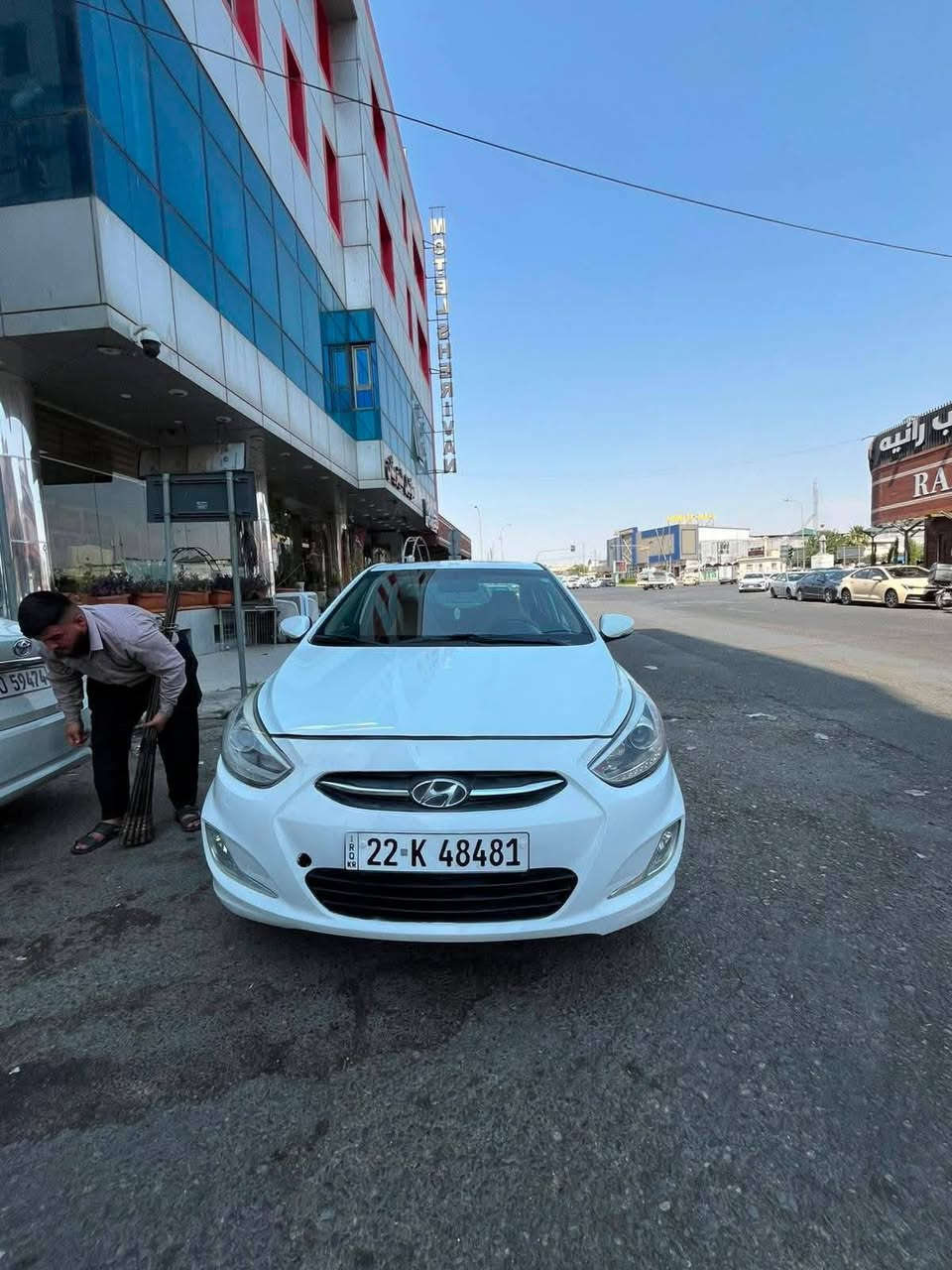 90ورقه بيه سريع 
بيع سريع اكسنت 2017 فول موصفات لاخير سياره مكفول من 
حادث بيه فقط بارد بل جاملغ وشويه صبغ بل بنيد مكينه 1600دبل قطره محرك وكير وحدايه وتبريد كله كفاله عامه مكان حله بصف سيطرة لاثار ***********
