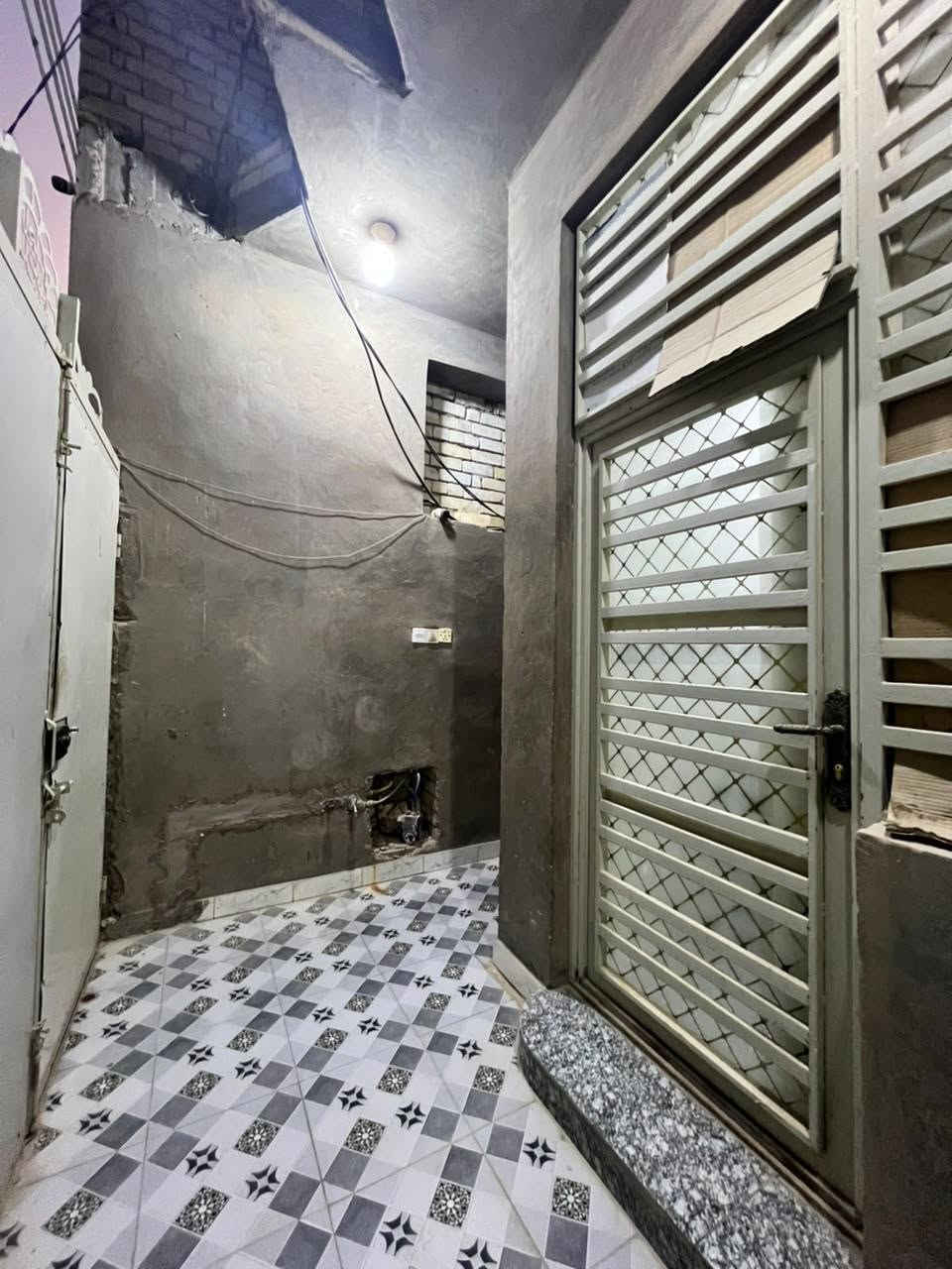 دار للبيع حي النداء مساحه ١٠٠متر شارع ٦٠منطقه ٤٦
الدار طابق ونص الطابق الأرضي يتكون من استقبال +مطبخ+صاله +غرفه نوم +صحيات عدد٢+مكشوفه
الطابق الثاني يتكون من غرفه +صاله +صحيات  الدار بناء جناي 
سعر الدار ١٢٠ مع المجال
للاستفسار الاتصال على الرقم ***********
