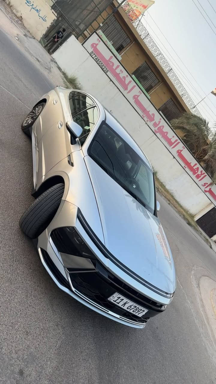 السلام عليكم
للبيع سوناتا مديل 2025 وارد امريكي 
هايبرد 
ماشيه 1000 بعده زيرو 
صبغ بنيد  
هاتف ***********

نص مكتوب في الصور:
- سوناتا
- مديل 2025
- ماشيه 500 بعده زيرو