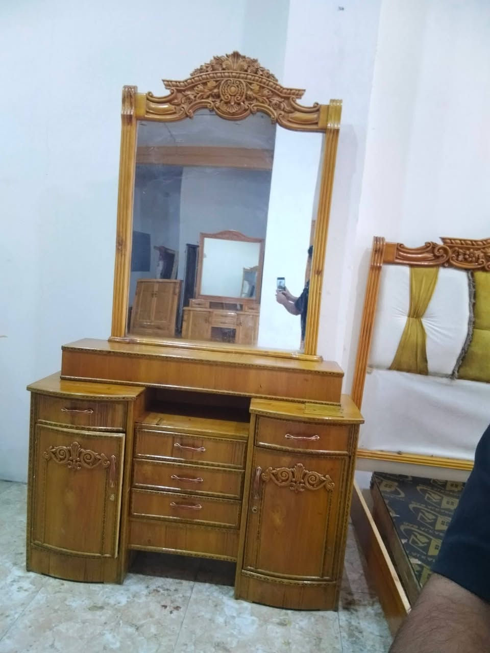 مستخدم • ميز تواليت • واسط العزيزيه شارع التربيه