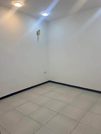 مجمع السلطان الثالث • ١٠٠م • طابق ارضي
