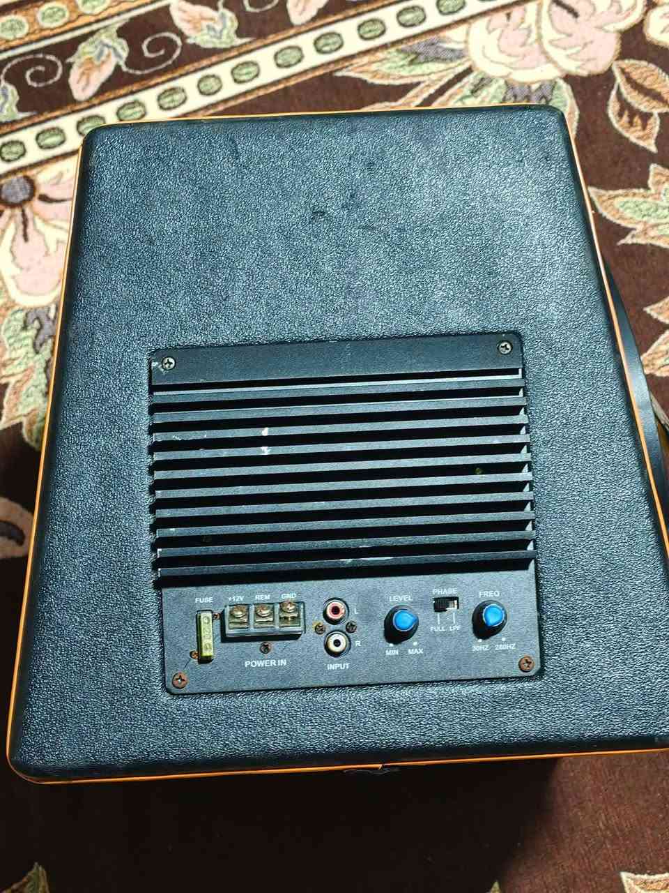 مضخم صوت للبيع السعر 40 نضيف شغال شرط ***********
