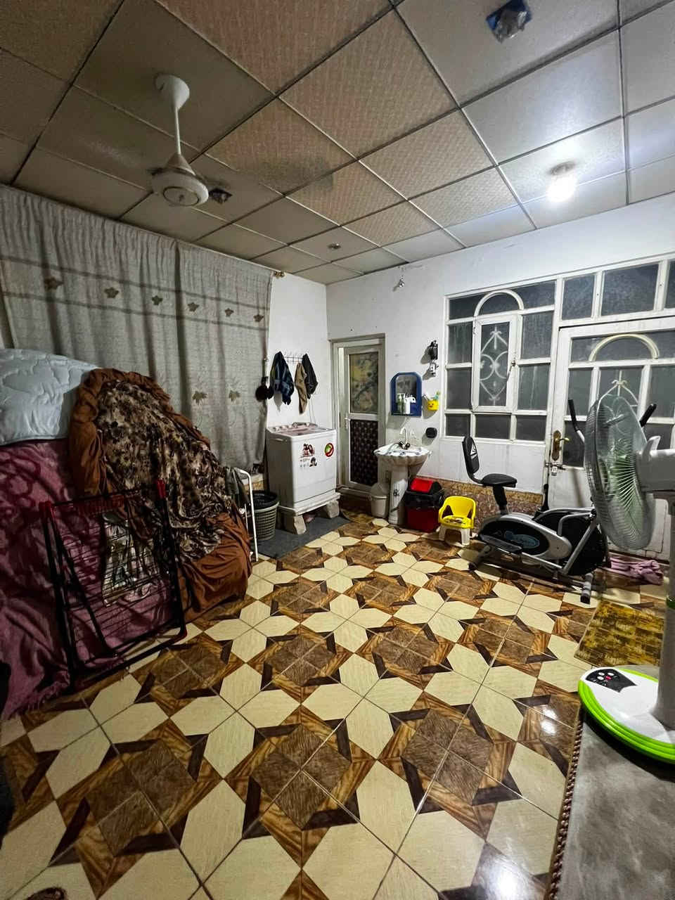 بيت للبيع 100 متر ( مربع 10x10 ) طابو صرف
حي ميسان قطاع 24 .. رابع بيت عن شارع الكيات

يحتوي على طابق ونص

الاول / غرفة صالة استقبال مطبخ مكشوفة
صحيات داخلية وخارجية وطارمة

الثاني / غرفة صالة صحيات

السعر 113 مع المجال

للاستفسار *********** مكتب القلعة للعقارات
