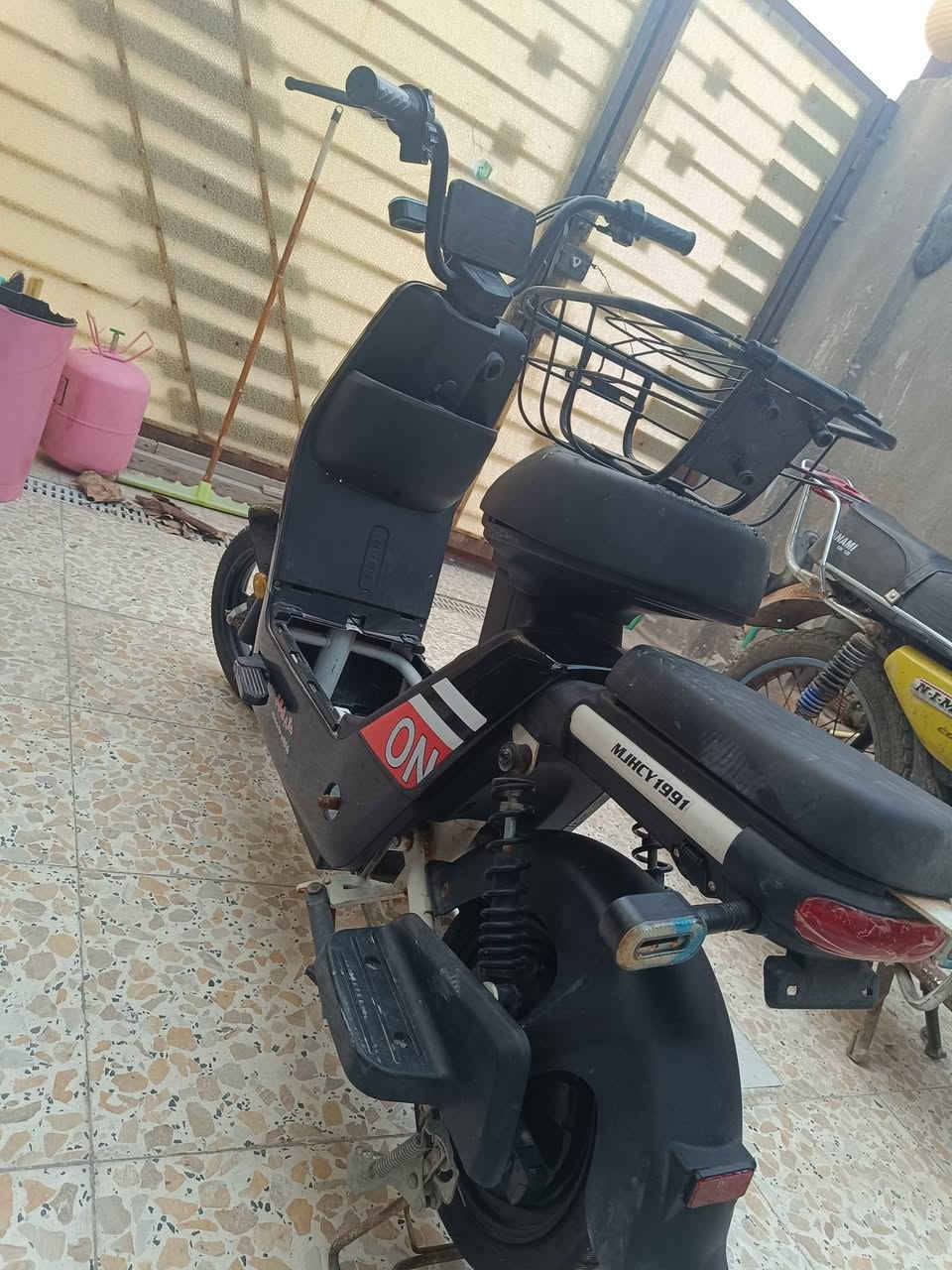 سلام عليكم
رقم ***********
دراجه شحن كلشي مابيه بس عوزه بطاريات 
وسعره 150دراجه نضيفه وحلوه وشراي يجي خاص وسهله
