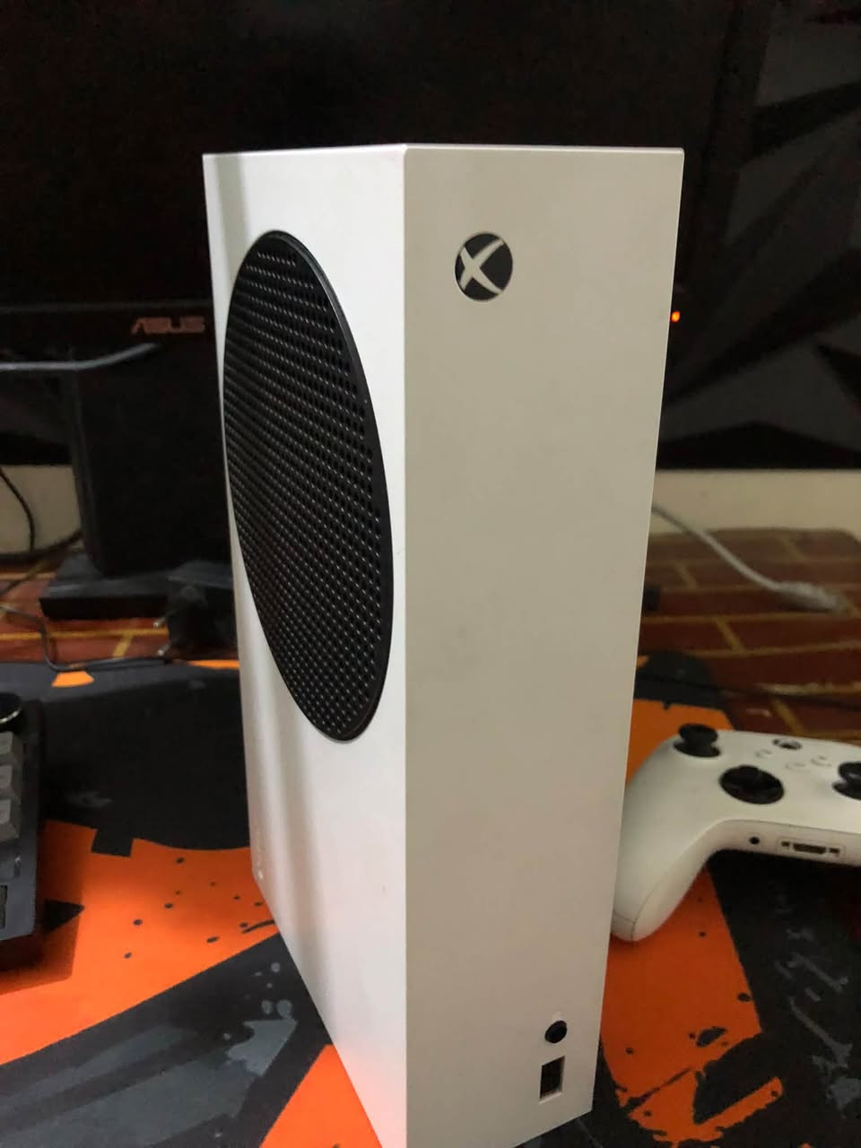 سيرس اس اصدار 23 للبيع  نضيف جدا وياه يدة اصلية وحساب بي امونق اس و كول اوف ديوتي  سعرة 400 الف

شاشتين للبيع ثنينهن ٧٥ هيرتز سعرهن ١٢٠ الف

كيبورد اجازا جديد بلكارتونة ابو الشاشة 45  الف

ستاند هيدرولك ابيض شاشتين تشد علية 40 الف 

مكاني بغداد شهداء البياع وعندي محل تكدر تجي تفحص يمي وتجيكة وتاخذة وموجود توصيل فقط بغداد للاماكن القريبة ***********
