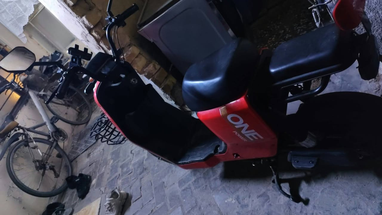 سلام عليكم دراجه شحن نظيفه جديده بالسعر 500 ألف جاد يجي على الواتساب هاي رقمي ***********
