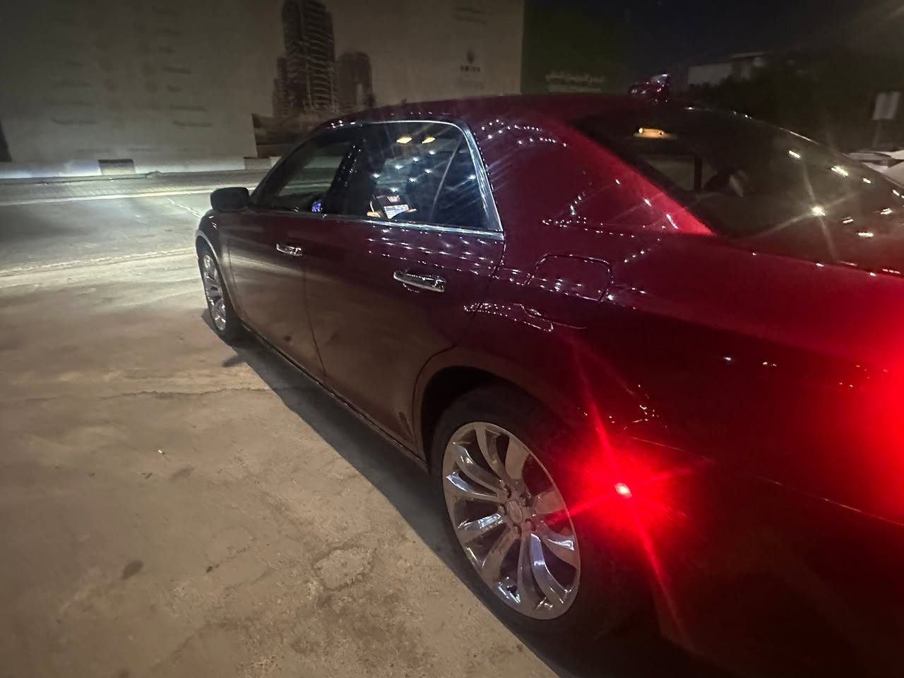 كرايسلر c300 موديل 20 دخول ضباط جديد
أمريكي حادث باب خلفي وداير جاملغ
 فول مواصفات.
ماشية 86 كيلو

رقم صلاح الدين
***********
السعر 210   وبيها مجال.
مكان السياره الغزاليه.

