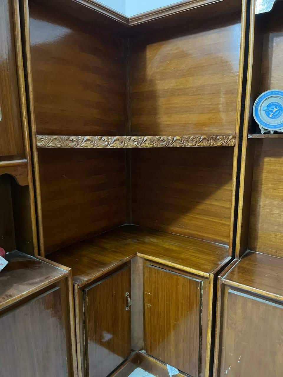 غرفة اخشاب للبيع مستعمله بحاله جيده ديوان السعر 700 الف المكان المجموعة الهندسية اتصال***********
