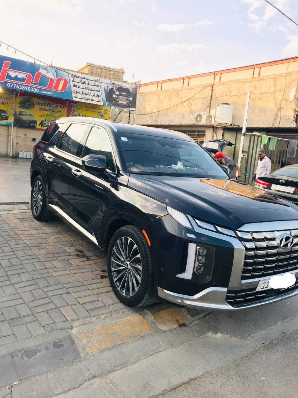 🚘 للبيع Hyundai Palisade 2024 Calligraphy – وارد أمريكي 🇺🇸
🔹 الموديل: 2024
🔹 الفئة: Calligraphy – أعلى فئة
🔹 الوارد: أمريكي 🇺🇸
🔹 المحرك: 3.8 V6 بنزين
🔹 القوة: 291 حصان
🔹 القير: أوتوماتيك 8 سرعات
🔹 الدفع: [دفع رباعي  AWD]
🔹 عدد المقاعد: 7 ركاب

✨ المواصفات:

• جلد فاخر Nappa
• تبريد وتسخين المقاعد الأمامية + مساج
• تسخين وتبريد المقاعد الخلفية 
• تسخين مقاعد الصف الثالث
• ذاكرة للمقاعد الأمامية
• دركسون كهربائي/جلد مع تدفئة
• شاشة وسطية 12.3 إنج
• شاشة عدادات رقمية 12.3 إنج
• نظام صوت Harman Kardon بـ 12 سماعة
• Apple CarPlay + Android Auto
• شحن لاسلكي للموبايل
• كاميرات محيطية 360°
• حساسات أمامية وخلفية
• مثبت سرعة متكيف
• نظام المحافظة على المسار
• مراقبة النقطة العمياء
• تحذير حركة المرور الخلفية
• فرملة طوارئ تلقائية
• Head-Up Display
• مرآة داخلية رقمية
• تشغيل بصمة/زر
• دخول وتشغيل بدون مفتاح
• باب خلفي كهربائي
• فتحة سقف بانوراما
• تكييف 3 مناطق مع تحكم خلفي
• الصف الثالث كهربائي
• جنوط 20 إنج
• إضاءة LED كاملة
• Daytime Running Lights
• أنظمة أمان ومساعدة قيادة متعددة

📌 حالة السيارة:

• وارد أمريكي
• الصبغ فقط ربع جاملغ أمامي
•تبديل بنيد نفس ألون
• الجاملغ الخلفي بارد
• بدون دواخل
• السيارة جاهزة للفحص من قبل المشتري

💰 السعر: 268$
📍 المكان: كربلاء المقدسة 
📞 للاستفسار: ***********
