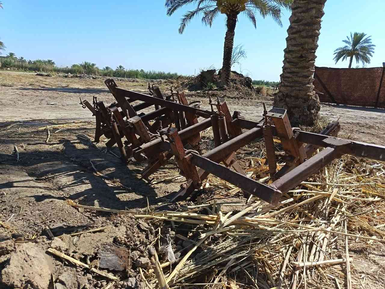 معدات زراعية للبيع للاستفسار الاتصال على الرقم ***********
