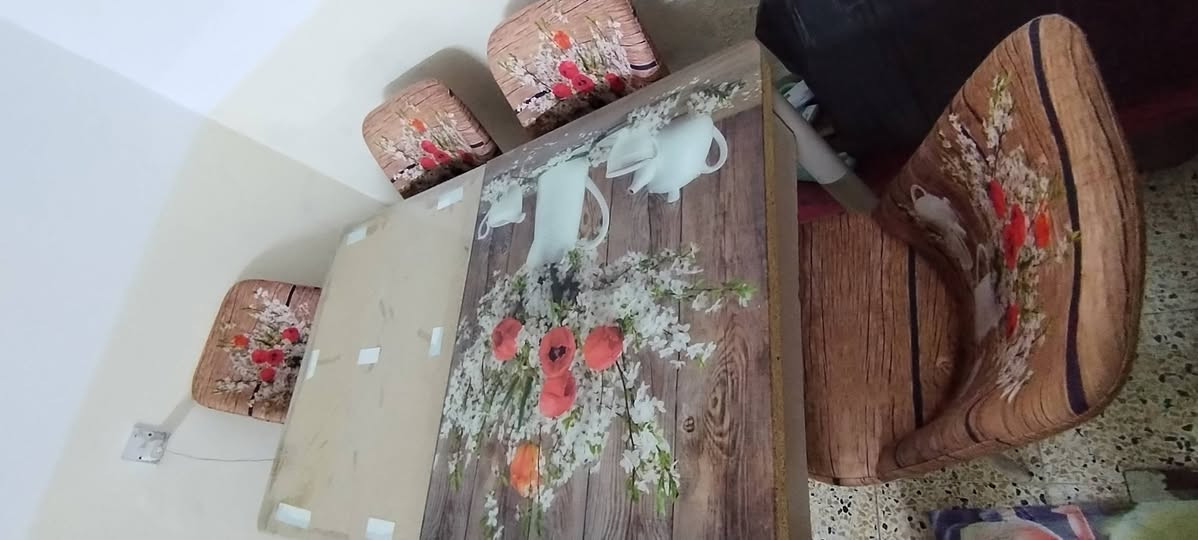 ميز سفرة • ٤ كراسي • موصل ايسر