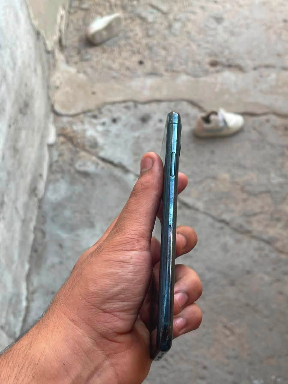 11 برو ماكس مبدل شاشه وبطاريه ذاكره 256 مكسور شاشته وضهره مثل مامبين بل صوره شكد يسوه *********** واتساب فقط مراوس هم عادي
