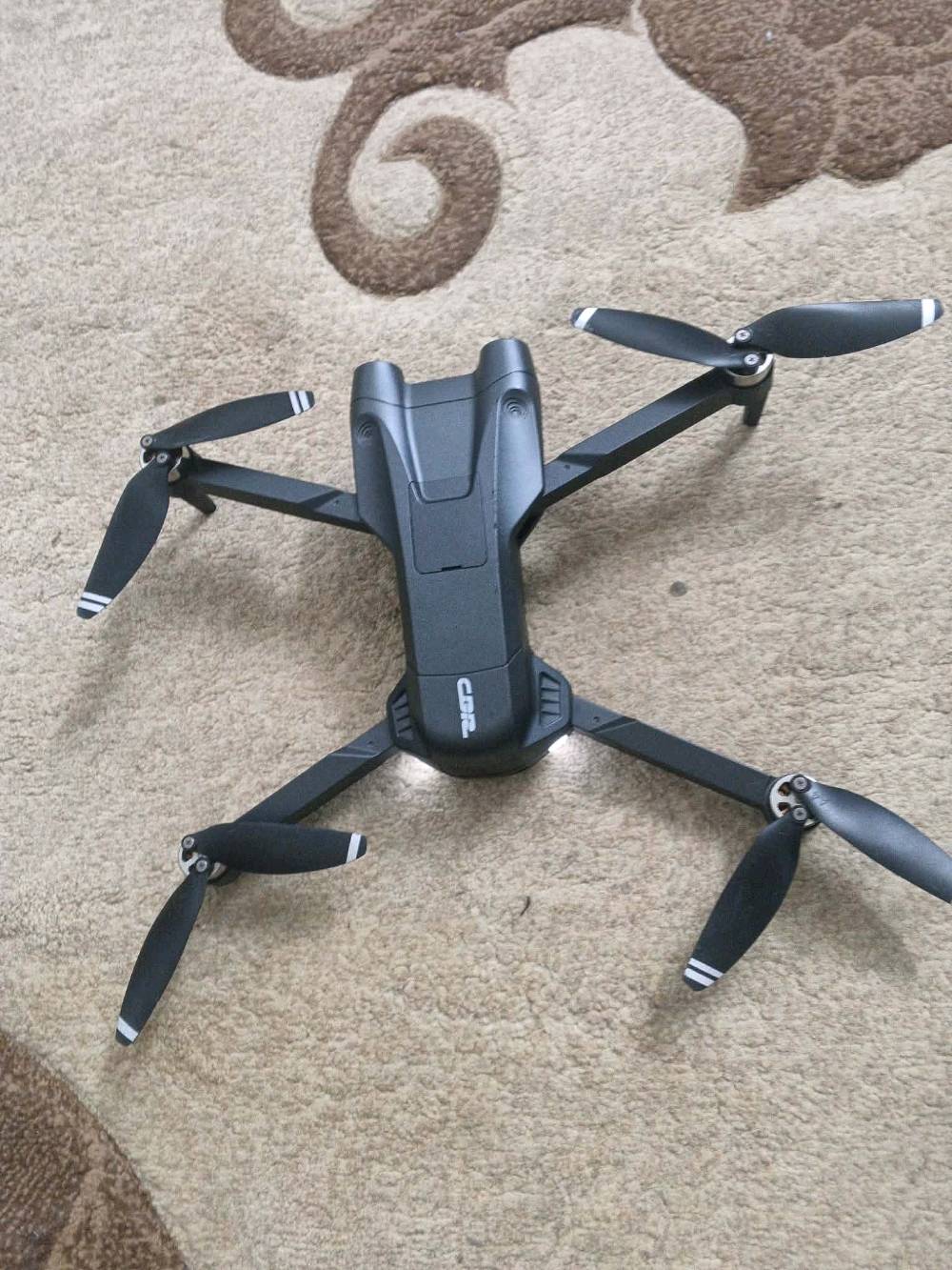 السلام عليكم ملحقات درون x10pro كاملة الدرون ضايعه فقط ملحقاتها موجوده مع جهاز التحكم الي يريدهن يتواصل خاص