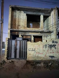 بيت هيكل ركن للبيع مساحه 90 متر واجه 7 متر ونزال 13 مدخلين طابق الاول ...