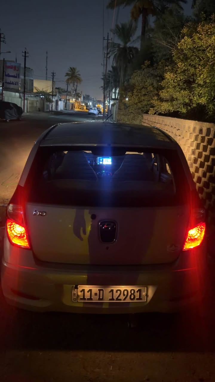 هونداي i10
٢٠١٥ خليجي 
مكينة ٤ سلندر ١٢٠٠ 
مكفولة من الضربة والصبغ عدة بيها مكانين تعديل بارد فقط سيارة جديدة وحلوة ماشية٦٩ الف رقم بغداد الجديد شادلها شاشة وكامرة تخم تاير جديد عارضها ب ٧٠ وبيها مجال بسيط  مكانها بغداد *********** هيثم
