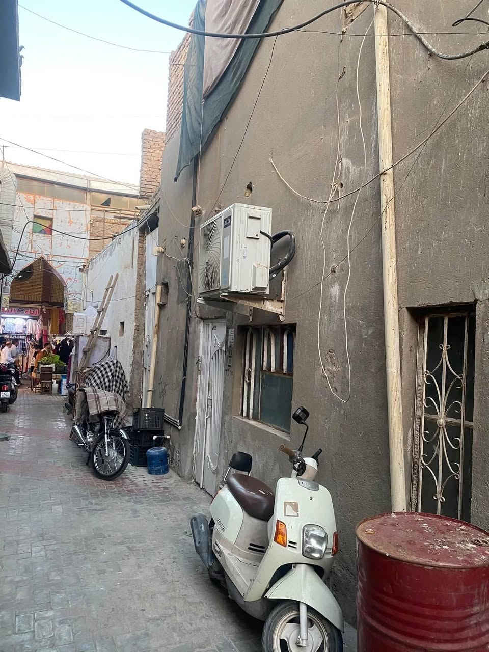 السلام عليكم دار للبيع ركن تجاري طابو صرف المساحه ٥٠ متر في سوق النساء يصلح سكن او مخزن او محلات للاستفسار على الخاص او الاتصال على الرقم التالي ***********
