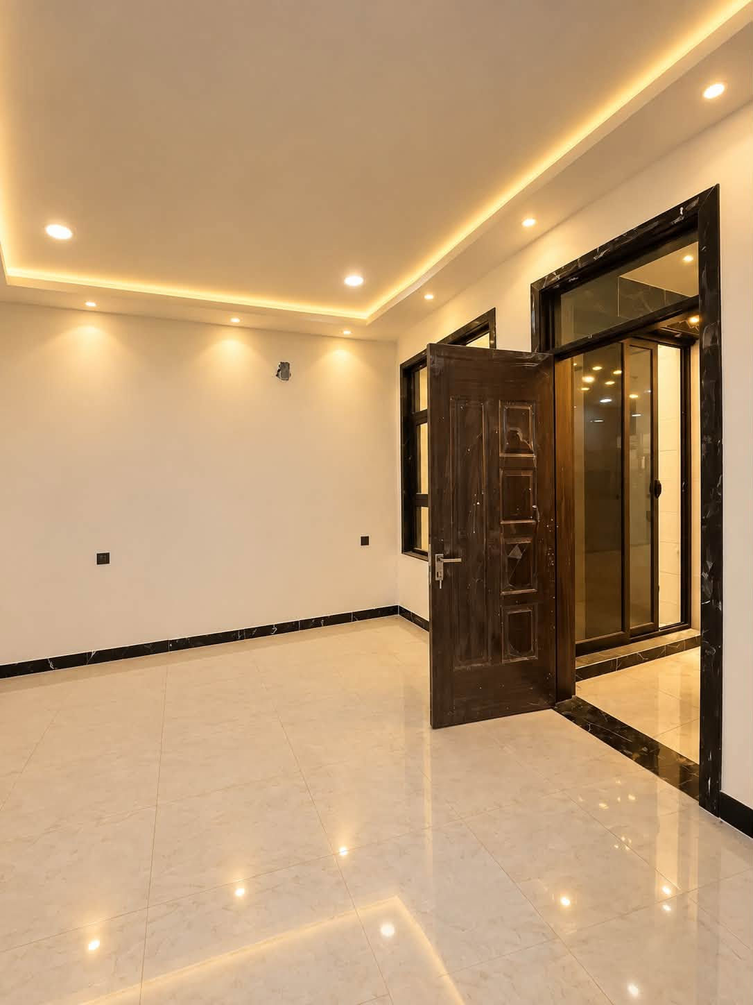 � دار للبيع في بغداد – الدورة / البوعيثة
فرصة مميزة لامتلاك دار سكني بموقع راقٍ داخل مجمع الحليم السكني، من أرقى المجمعات السكنية في منطقة البوعيثة، والمجمع يتميز بتوفر كافة الخدمات: ماء، كهرباء وتبليط، والشارع بعرض 8 أمتار.

🔹 مساحة الدار: 100 متر
🔹 الواجهة: 6.25 متر
🔹 النزال: 16 متر
🔹 مدخلين مستقلين: مدخل للصالة ومدخل للمطبخ
🔹 منور داخلي يصلح كحديقة صغيرة مع شلال
🔹 الطابق الأرضي: غرفة نوم كبيرة + صحيات
🔹 الطابق الثاني: غرفتي نوم، إحداهما كبيرة بواجهة وبلكونة، والثانية فوق غرفة النوم الأرضية
🔹 صحيات في كلا الطابقين
🔹 بيتونة + سطحين
🔹 الدار كاملة وجاهزة للسكن

📜 السند: طابو زراعي سند 25
✍️ الإجراء: مكاتبة وتنازل شركة الحليم وإقرار محكمة

💰 السعر جداً مناسب

📸 واللي يريد يشوف التصوير الكامل للدار من الداخل أو يرغب بـ معاينة العقار ومعرفة السعر، يتواصل معنا على الخاص أو على أرقام الاتصال:

📞 ***********
📞 ***********

نختار لك العقار المناسب بثقة وضمان
