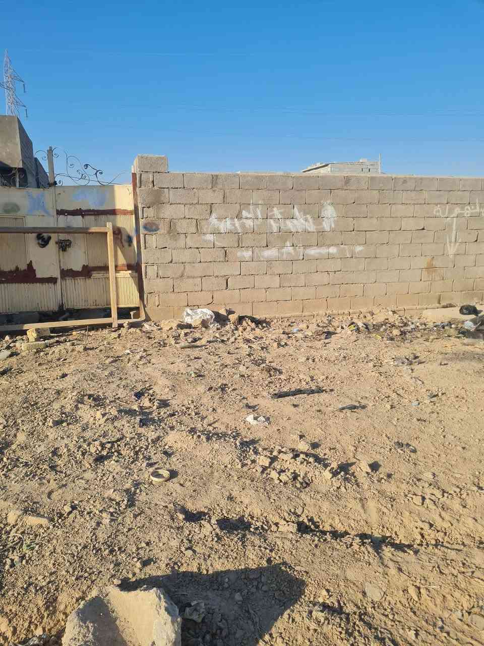 قطعه للبيع في شارع سيد ناظم قريبه ع الشارع العام.. واجهه تسعه ونزال عشرين كافه الخدمات متوفره ماء ومجاري شارعه مضمون بالتبليط للاستفسار ع هذا الرقم ***********
