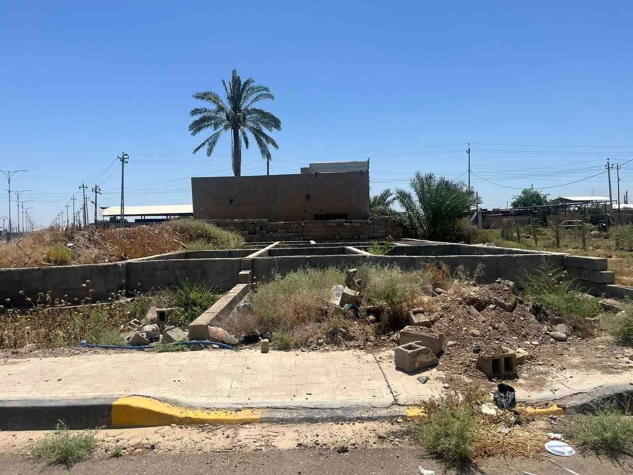 للبيع رباط حجة 

المساحه ٢٨٠ متر 

الموقع - حولي البعنون - مقابيل مدرسة الصينية الجديدة  والمدرسة القلم  الاهلية الجديدة 

السعر ب ٨٠ مليون وبيه مجال
 
يحتوي الرباط على خريطة 

٢ غرف نوم 
صاله 
استقبال 
مطبخ 
كراج 
حديقة 
مناور  
صحيات داخليه وخارجية 
درج فر 

للاستفسار اتصل 
*********** _ ***********
