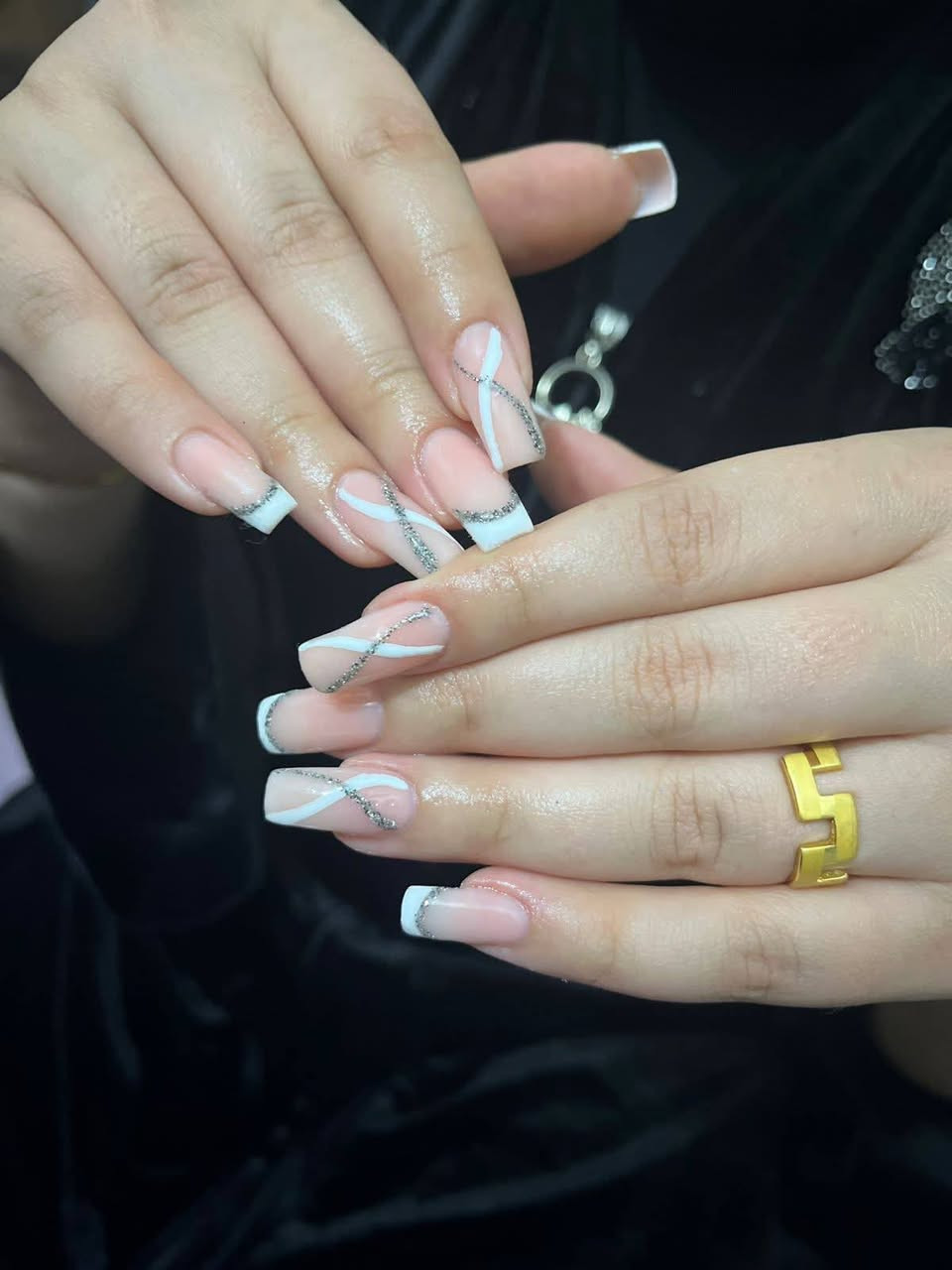 صالون كاردينيا بيوتي 💅
صبغ وميش كثيف حسب الطلب 😍 ❤️
حي العباس الفرع الثالث يم البيت المثلث 
للتواصل على الرقم *********** ☎️
