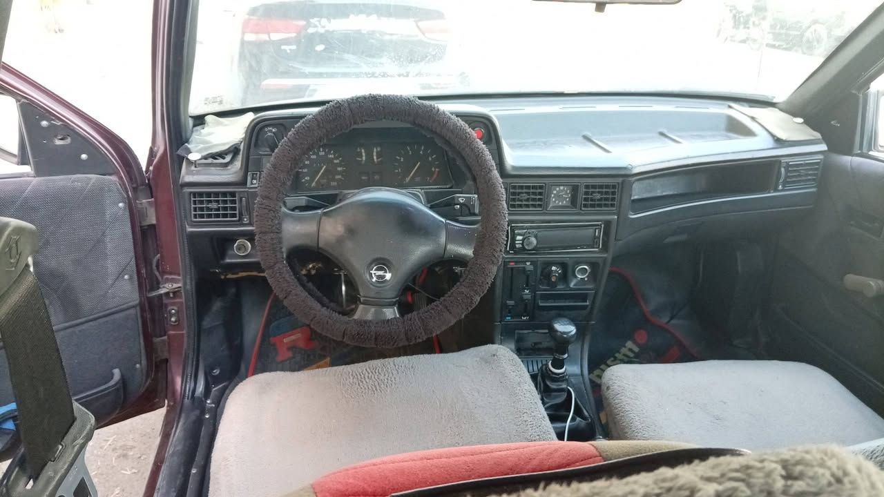 🚗🔥 للبيع أو المراوس – أوبل كاديت 🔥🚗
أوبل كاديت موديل 1991
🔸 رقم كركوك
🔸 السنوية لحد 2029
🔸 لون ماروني ❤️‍🔥
🔸 مكينة 14
🔸 دفتر بانزين
🔸شرط التحويل
💰 السعر 30 ورقة وبي مجال
🔄 بيع أو مراوس 
❌مايرهم اقساط ❌
سيارة بسيطة، عملية وسعرها مناسب، 
📍 كركوك
***********

