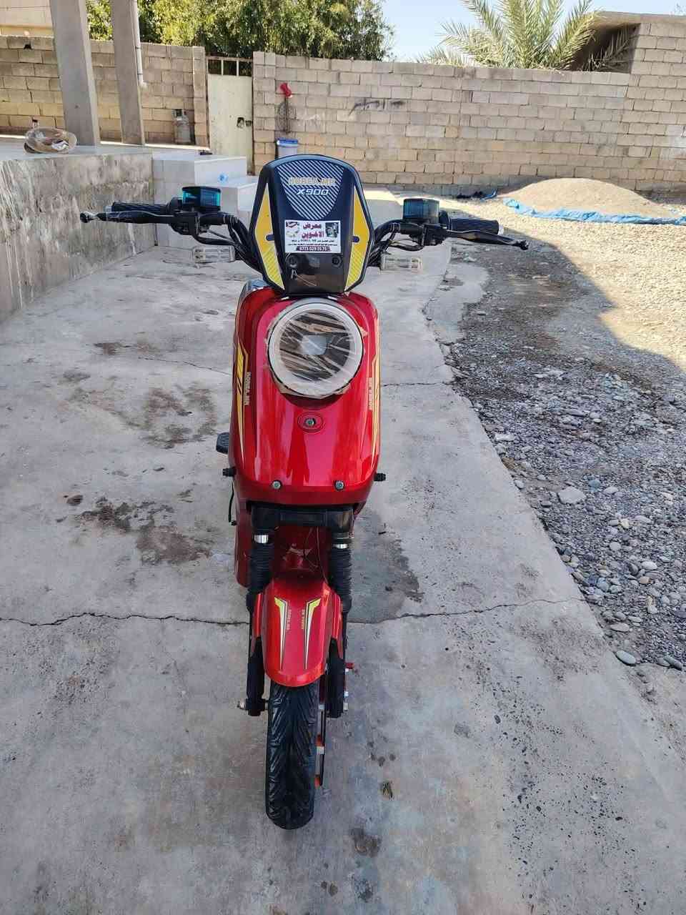 السلام عليكم  ماطور شحن x900 البطارية نص عمر خمس  بطاريات السعر350 بي ماجال شي قليل 🫡  الرقم ***********اتصال
