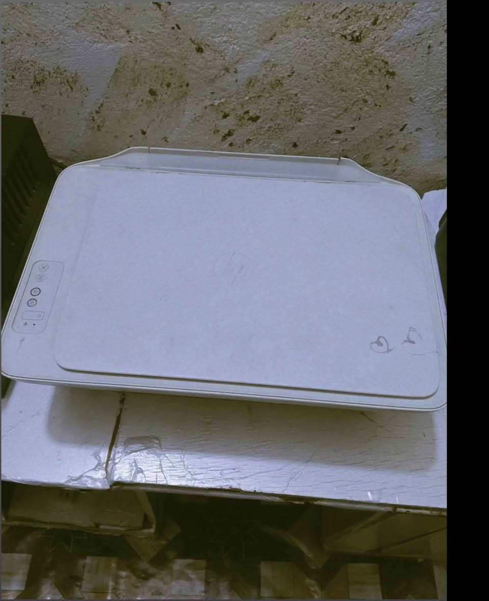 للبيع: طابعة HP شاملة (3 في 1)  
​النوع / الماركة: HP (DeskJet / Ink Advantage)  
​الوظائف: طباعة + سحب مستندات (سكنر) + استنساخ.  
​الحالة: مستعملة وتشتغل بشكل طبيعي.  
​المحلقات: (ثنين كاترجات صغيرات مربعات يرادلهن تعبيهن صبغ).
​السعر: [25] ألف دينار (قابل للتفاوض البسيط)
المكان: [ميسان حي النداء]
التوصيل: [يوجد توصيل / الاستلام من المكان]
​للتواصل والاستفسار يُرجى المراسلة على الخاص أو الاتصال على الرقم واتساب : [***********] عمارة, ميسان
