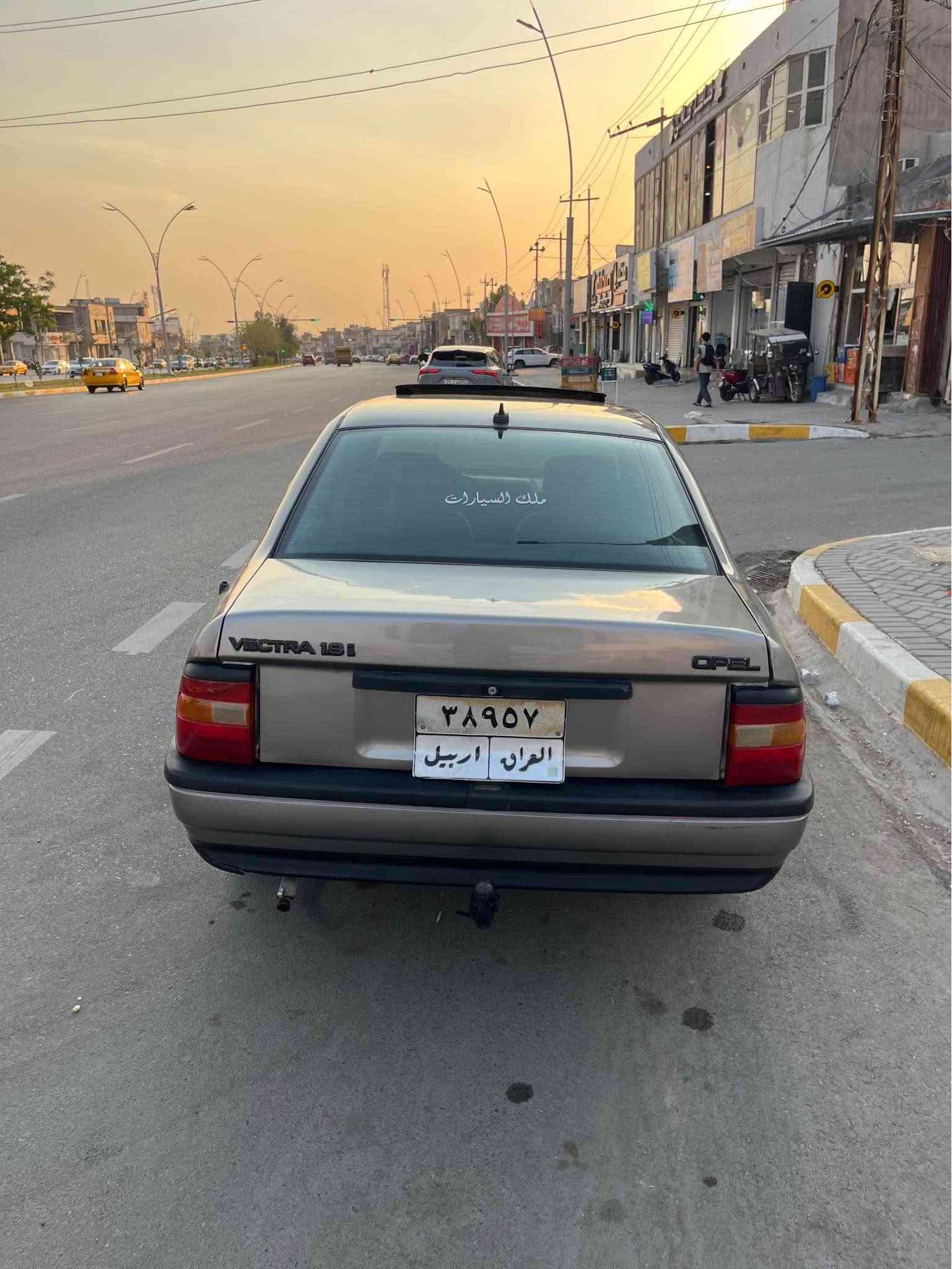 سلام عليكم 
اوبل موديل ١٩٩٢
حجم ١٨
بدون ضرر 
تايرات جديد 
كهرباي كلة شغال 
سقف سلايت 
قفل مركزي 
كير محرك شرت 
سيارة مال جناي جاهز 
سعر 35بيها مجال 
*********** كركوك, العراق
