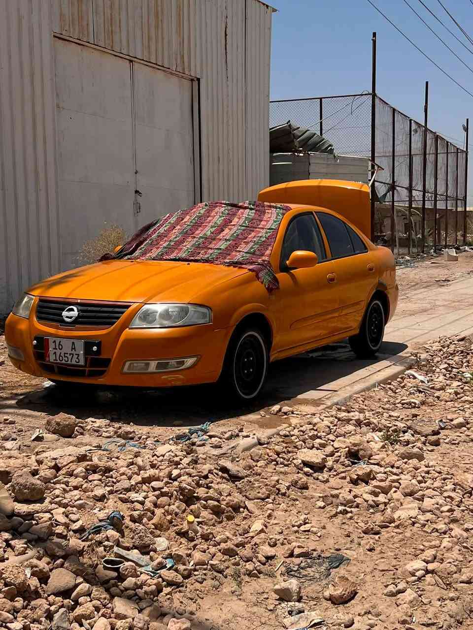 سلام عليكم نيسان صني مديل ٢٠١٢  بسمي رقم نكليزي مصفره هيه وغرامات تبريد ثلج منضومه جديده بيه جاملغ امامي مبدل بس وتلكيطات سعر ٧٥ رقم ***********  مكاني دوانيه حي الجزئر
