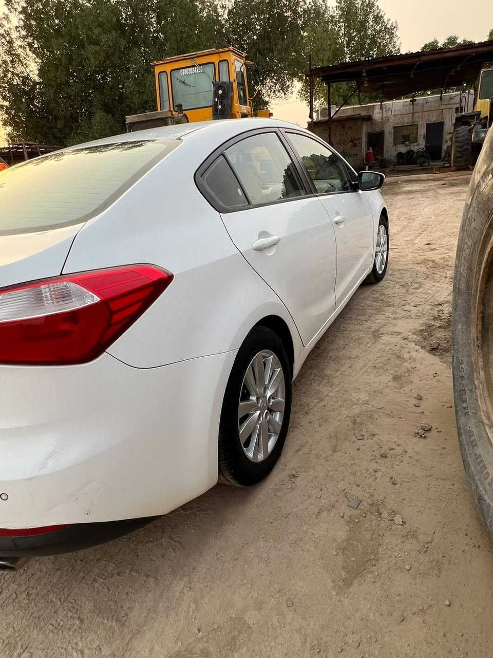 سلام عليكم سياره سيراتو 2014 سياره جديده كلش احله من الصوره سياره كفاله عامه صورنار السياره تبريد قطعتين كير أو مكينه شرط حداديه جديد تخم تاير مريه شفط مثبت سرعه سياره 122 أو بيها مجال...... *********** سياره بسمي مداور ثاني يوم مشروع وطني السياره
