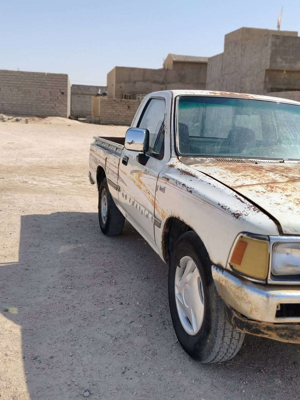 إسلام عليكم بيكم للبيع موديل 1992 سياره مكفوله من التبديل و الظربه و الصبغ كير و محرك مكفولات مكينته كروسيده رقم انكليزي بغداد راعيه بل بصره مكان السياره البصره الشعيبه السعر 43وبيه مجال قليل للتواصل ***********
