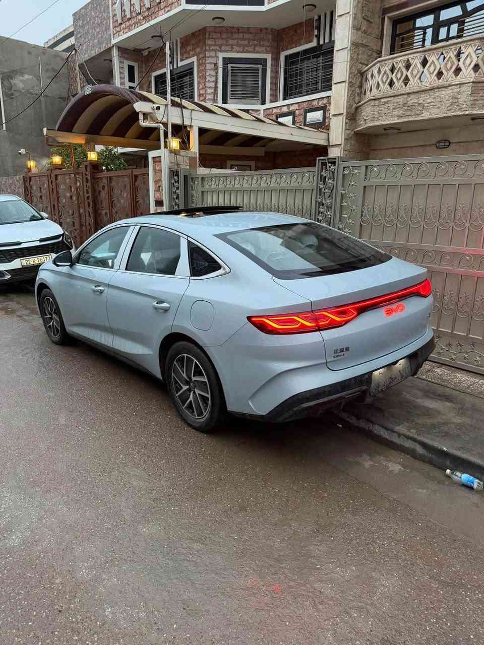 السلام عليكم 
BYD كن L  
13 كامرة بانوراما  فول مواصفات  كشنات كهربائية 
ماشية 22 كيلو يعني زيرو  سبب البيع متوازي على فلوس بناء
مكاني بغداد بعدها ممرقمة ماشي  بمعاملة 
 الرقم السعر 23 مليون قفل   
للتواصل واتساب واتصال  ***********
